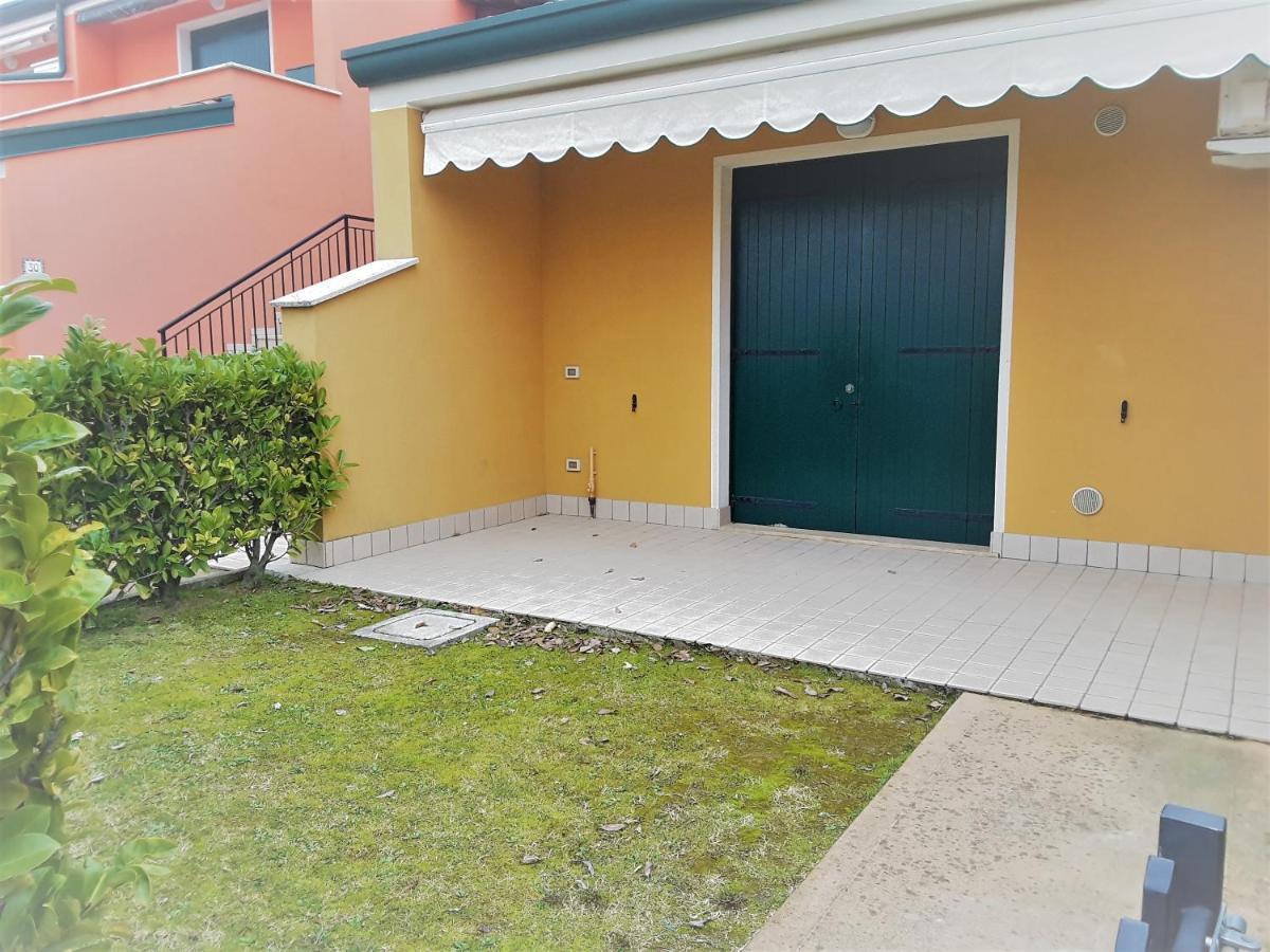 Iris 20 In Posizione Strategica, Indipendente, All'Interno Del Villaggio Dei Fiori Caorle Dış mekan fotoğraf